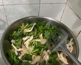 Foto langkah ke 4 dari resep Tumis Sawi Jamur Simple.