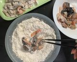 Foto langkah ke 3 dari resep Extra Crispy Salmon Skin.