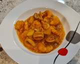 Foto del paso 5 de la receta: Guiso de chipirones con gambas al azafrán