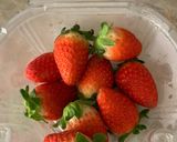 Hình bước làm 1 của món Bánh Ngàn Lớp Phô Mai Dâu (Strawberry Cream Cheese Danish)