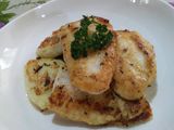 Filete de pescado marinado en jugo de limón y ajo