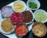 A picture of step 2 of Chana chatpati.