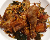 Foto langkah ke 7 dari resep Ayam Tim Goreng Bawang.