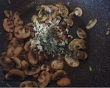 Foto langkah ke 2 dari resep Creamy Mushroom Sauce.