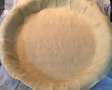 Foto del paso 2 de la receta: Quiche con base de pizza con merluza y trigueros