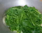 Foto langkah ke 1 dari resep Tumis kembang Daun pepaya,Teri dan tempe.