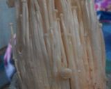 Foto langkah ke 1 dari resep Jamur enoki crispy.
