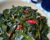 Foto langkah ke 3 dari resep Tumis genjer pedas.
