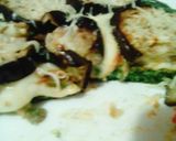 Foto del paso 5 de la receta: Invento de pizza de espinaca, con arroz integral cocido y harina sin tacc.. con berenjenas!!
