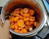 A picture of step 2 of Carrot kheer.