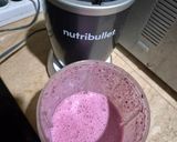 Foto langkah ke 3 dari resep Mixed Berries Lassi Matcha.