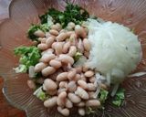 Foto del paso 2 de la receta: Ensalada lechuga porotos cebolla