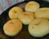 Foto langkah ke 8 dari resep Donat Warna Warni.