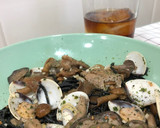 Foto del paso 5 de la receta: Spaghetti de merluza Pescanova con almejas del Pacífico y variado de setas