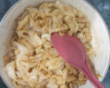 Foto langkah ke 4 dari resep Kwetiau Sosis.