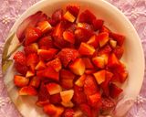 A picture of step 1 of Strawberry Lassi.
