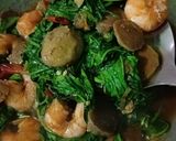 Foto langkah ke 3 dari resep 1302. Cah Kangkung Udang Kecap Simple.