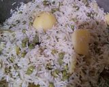 A picture of step 3 of Garlic Mater Pulao with Koftay Aalu #CookpadApp.