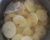 Foto del paso 2 de la receta: Merluza con patatas en salsa verde