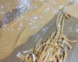 Foto del paso 5 de la receta: Fideos caseros al huevo
