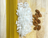 Foto del paso 1 de la receta: Espaguetis con nata y almendras