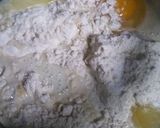 Foto langkah ke 2 dari resep Bolu kukus simple.
