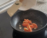 Foto del paso 5 de la receta: Chuletas de cordero rebozadas con pasta y espinacas