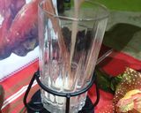 A picture of step 3 of Date milky  shake.