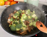 Foto del paso 5 de la receta: Stir-fry de pavo con brócoli
