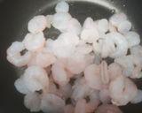 Foto del paso 1 de la receta Ensalada de rúcula, aguacate y gambas