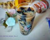 Foto langkah ke 4 dari resep Ice Coffee Grass jelly.