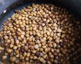 A picture of step 1 of Chana Rangeela.