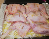 Foto del paso 2 de la receta: Muslo y contramuslo al horno con patatas