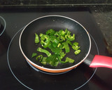 Foto del paso 2 de la receta: Verduras salteadas con especias y huevo a la plancha. Receta fit