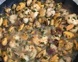 Foto del paso 1 de la receta: Arroz con mejillones y camarones