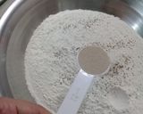 A picture of step 1 of Pizza Buns.