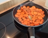 Foto del paso 2 de la receta: Salmón a la mostaza con zanahorias aliñadas