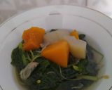 Foto langkah ke 4 dari resep Sayur bening labu putih, labu kuning dan bayam.