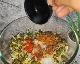 हेल्दी स्प्राऊट अँड व्हेजी टाकोज (Healthy Sprouts And Veggie Tacos Recipe In Marathi) रेसिपी स्टेप 3 फोटो 
