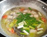 Foto langkah ke 5 dari resep Soup Filet Ikan Tengiri.