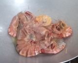 Foto langkah ke 2 dari resep Garlic Butter Shrimp Caramelized onion.