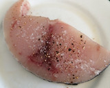 Foto del paso 1 de la receta: Emperador en salsa de aceitunas