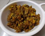 A picture of step 4 of Kacche kele ki bhujiya.