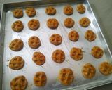 Foto langkah ke 3 dari resep Kue Kering Kacang Praktis Lumer.