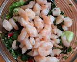 Foto del paso 2 de la receta: Ensalada de espinacas, quinoa y camarones