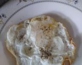 A picture of step 5 of Half fry egg.