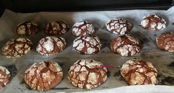 11 Red Velvet Cookies ️