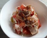 Foto del paso 6 de la receta: Ensalada de tomate con pata de cerdo asada