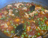 Foto del paso 4 de la receta: Pollo en salsa con patatas 🐓🥔