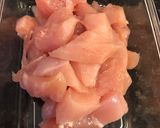 Foto del paso 1 de la receta: Pollo con berenjenas en salsa de tomates y verduras
